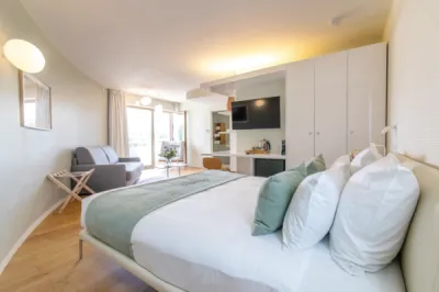 Suite Junior Terrasse – Hôtel à Aix-en-Provence avec terrasse privative  et vue sur la nature provençale