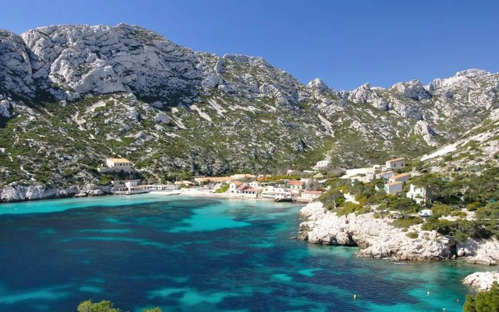 Découvrez la Splendeur Marine : Visitez la Calanque de Sormiou en Bateau avec L'Eden Boat