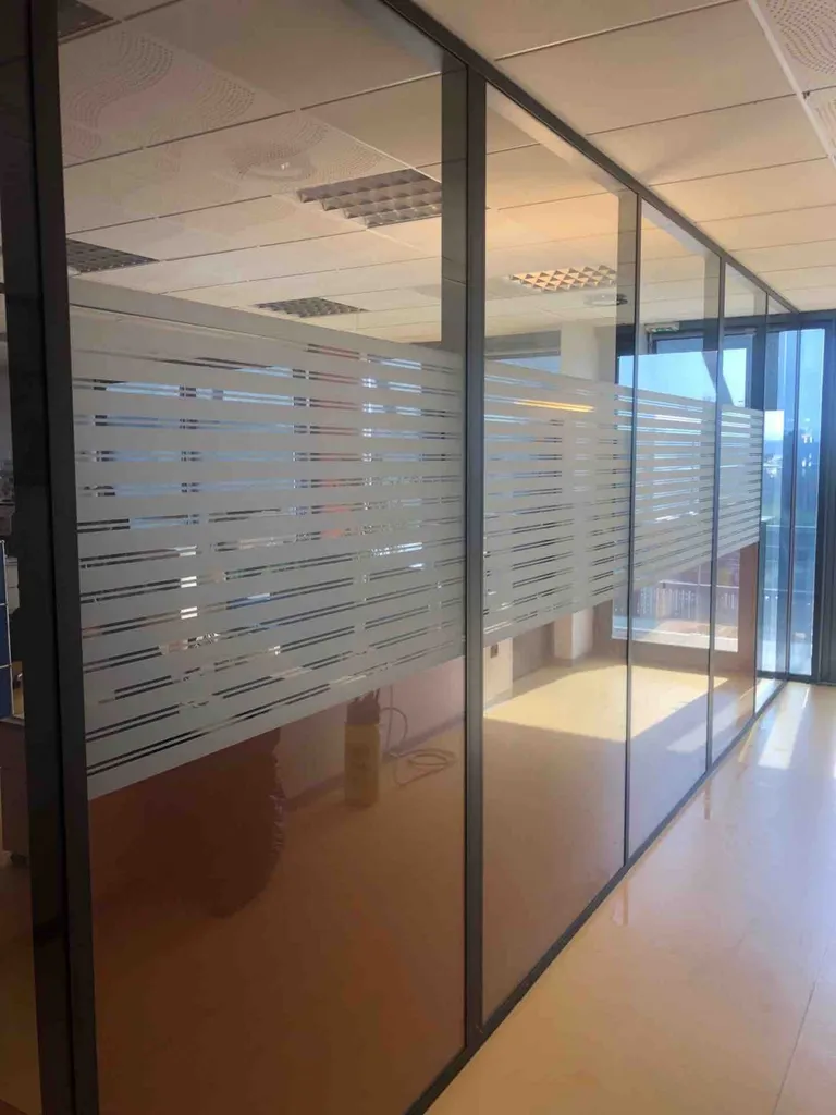 Vitrophanie pour cloison vitrée bureau Toulon La Farlede 83000