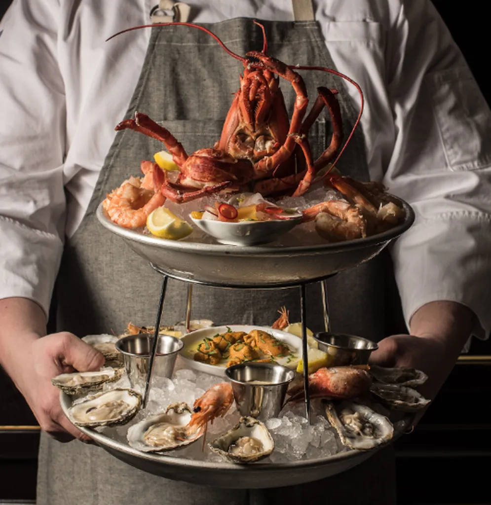 Onzième Art Traiteur y propose son service de chef privé à bord de yacht à Antibes