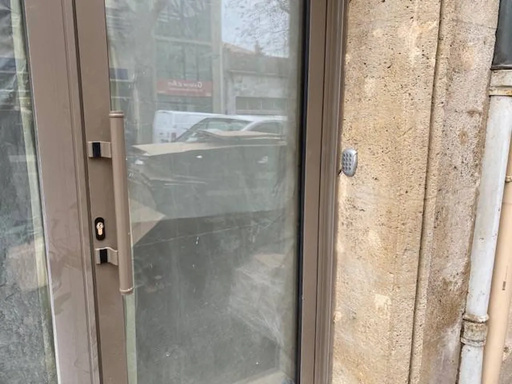 VITRINE AGENCE IMMOBILIERE A AIX-EN-PROVENCE