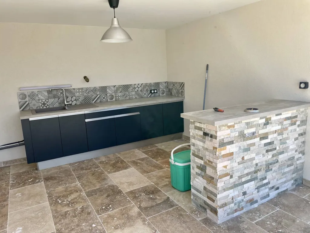 création d'un pool house cuisine d'été avec bar proche de Marignane 13700