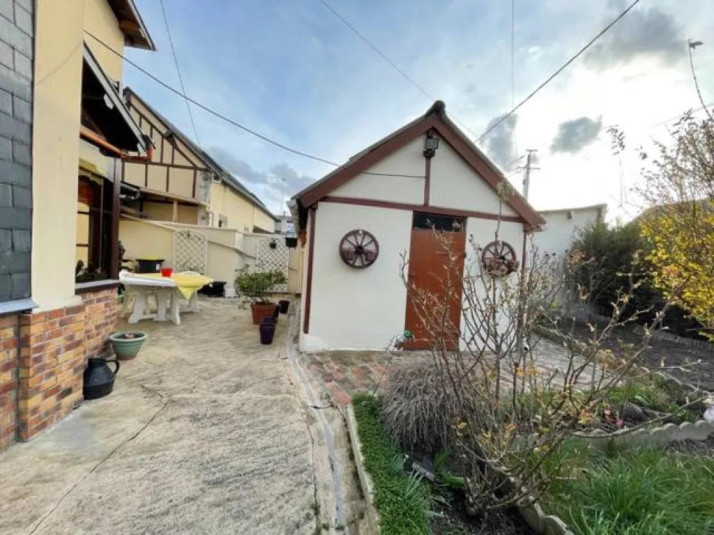 A acheter maison de ville en brique de 75m² avec garage et petit atelier sur 400m² sur la commune de CAUDEBEC LES ELBEUF 76320