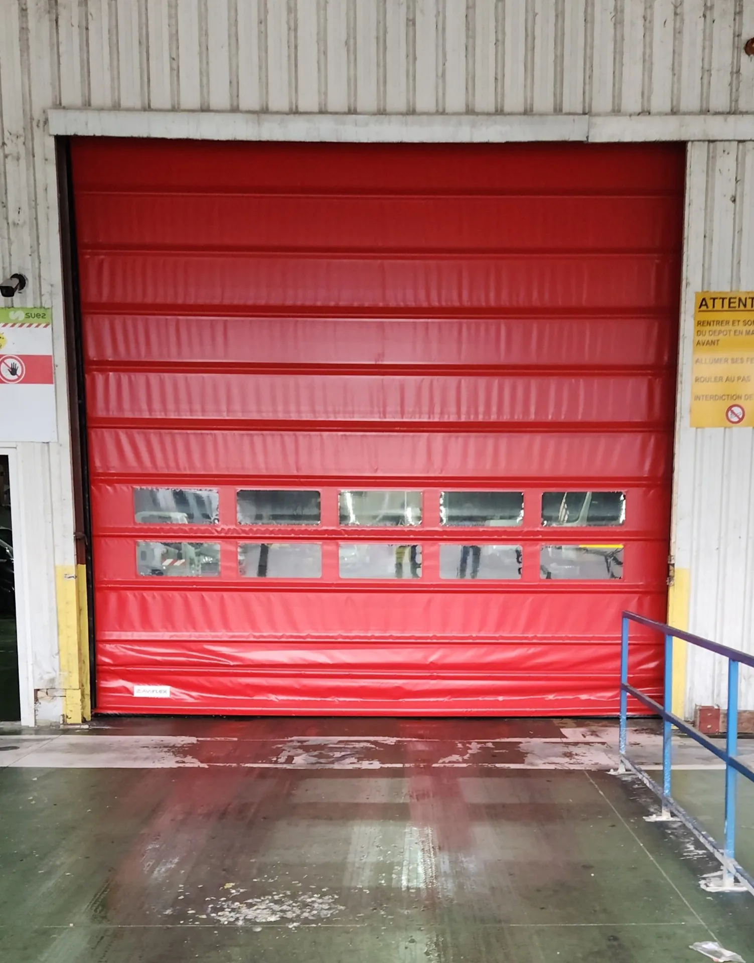 Chantier de porte souple motorisée industrielle à Nîmes dans le Gard 30