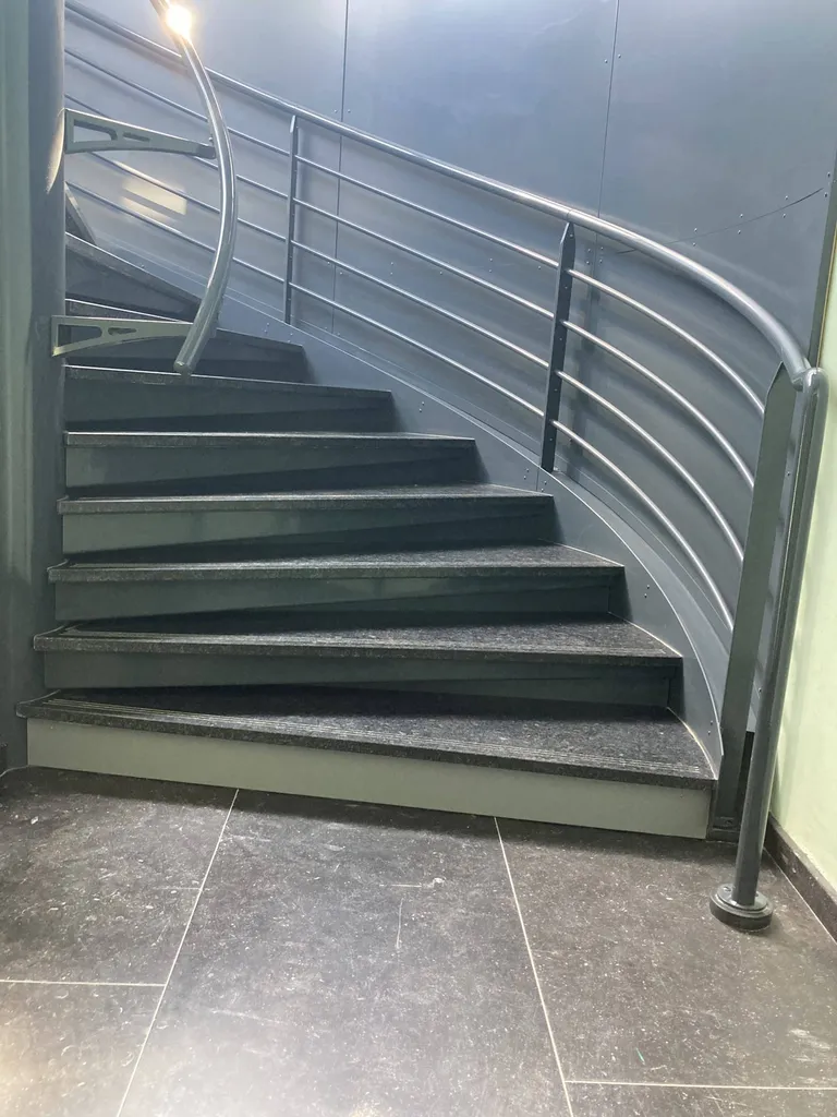 Marches et escaliers intérieurs 100% pierre naturelle