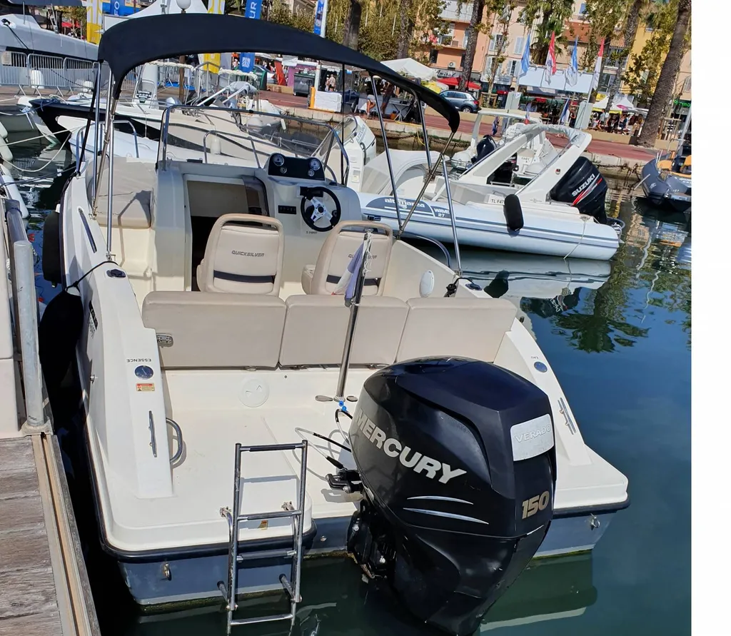 Quicksikver Activ 675 bateau d'occasion Bandol Var