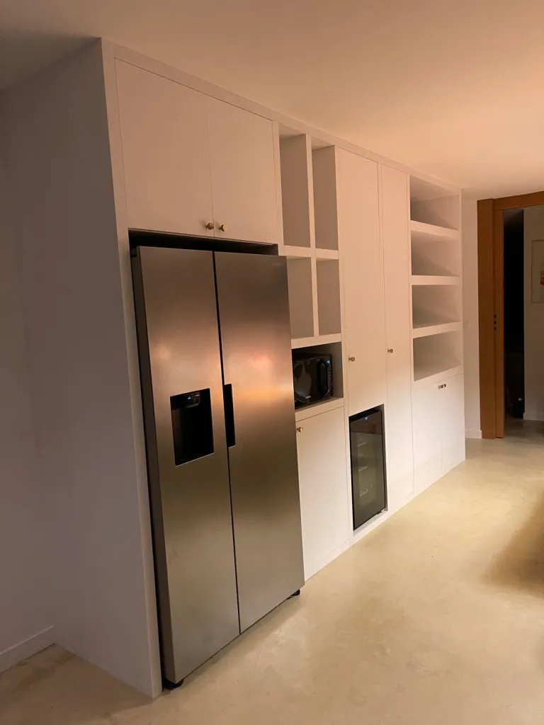Agencement d’un meuble cuisine avec frigo-américain intégré dans la région de Bordeaux