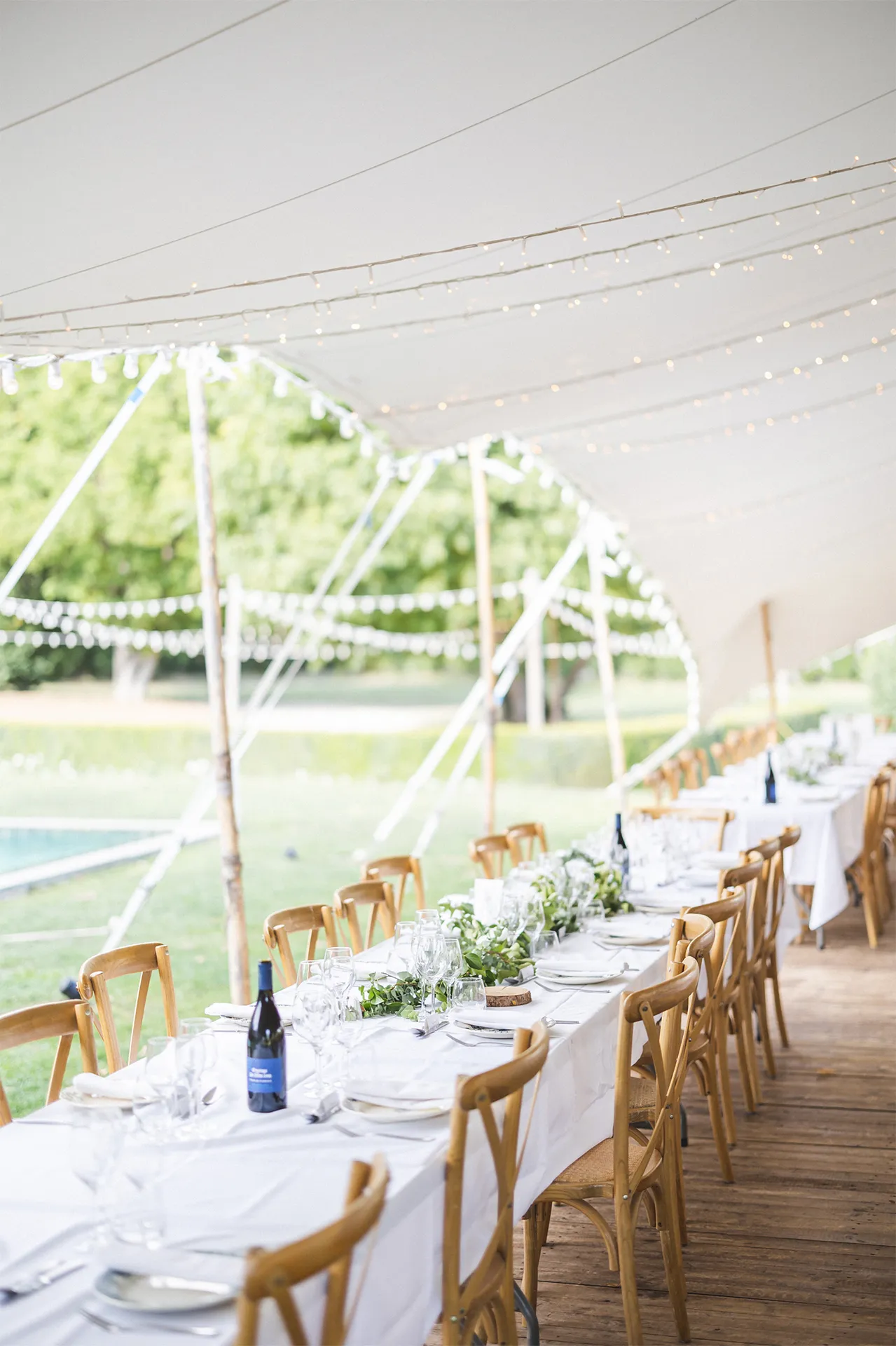 Domaine mariage champêtre proche d'Aix en Provence : avec 17 chambres et accès hélicoptère pour salle repas extérieur avec prestation groupe de jazz