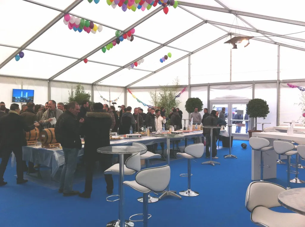 Location Tabouret TORA Blanc - Confort Rembourré & Hauteur Réglable