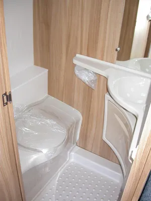 starlett sterckeman 450CP et le coin toilette à cassette extérieur a cote de lancon de provence 13680