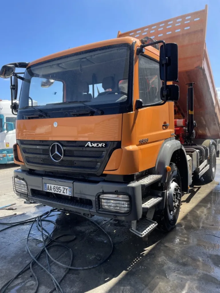 Mercedes benne et grue : vente camion Mercedes benne et grue d’occasion révisé, prêt à l’emploi pour professionnels à Tarascon près d'Arles