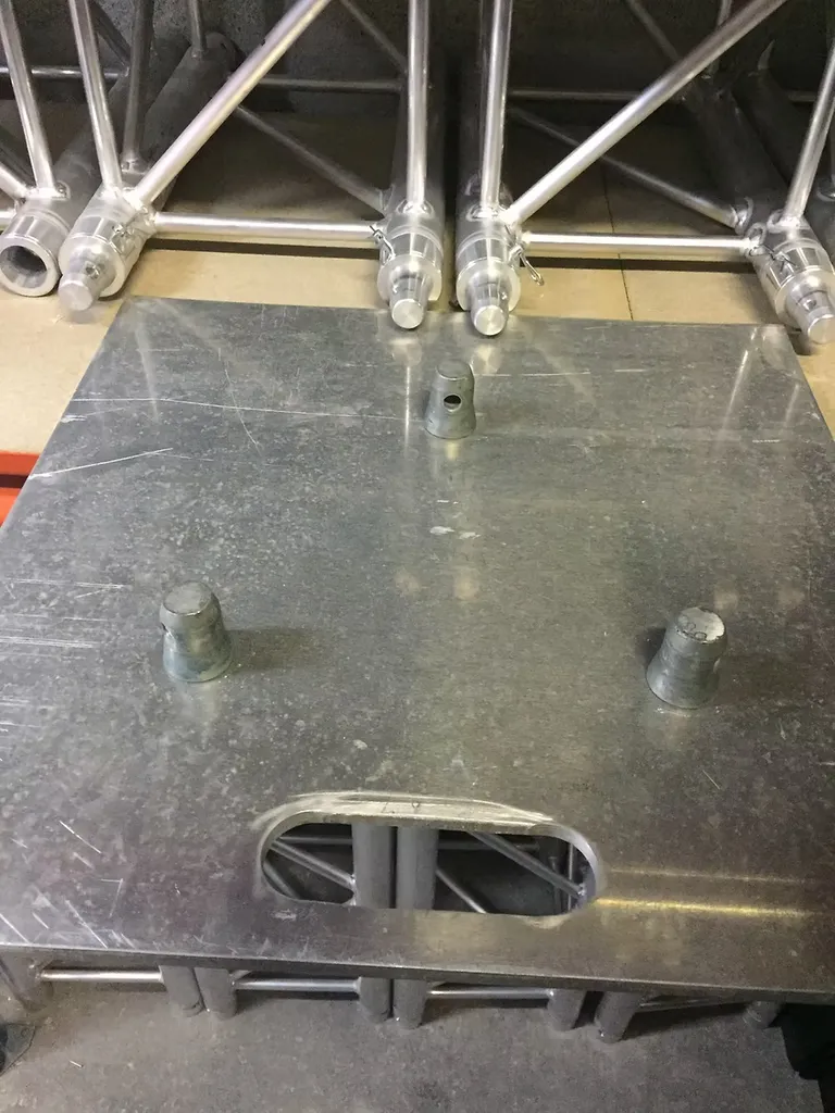 PLAQUE / EMBASE TOTEM POUR TRIO