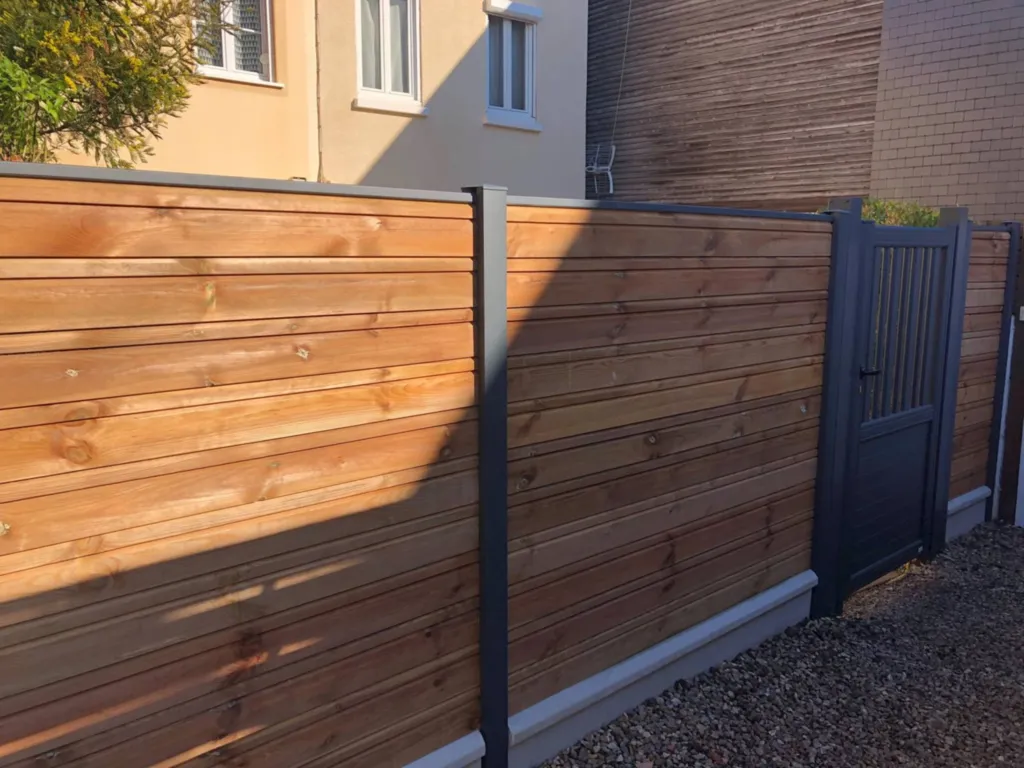 Poseur de clôture bois pour occulter à Pont Audemer 27