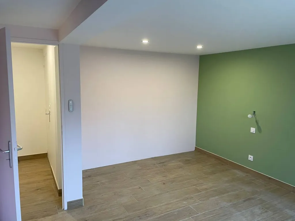 Suite parentale créée après transformation de garage avec aménagement moderne