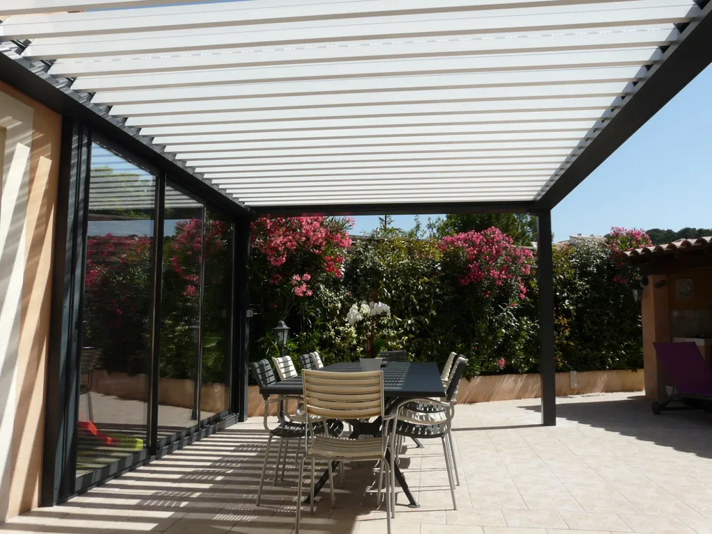 Pergola bicolimatique Marquises sur Carry