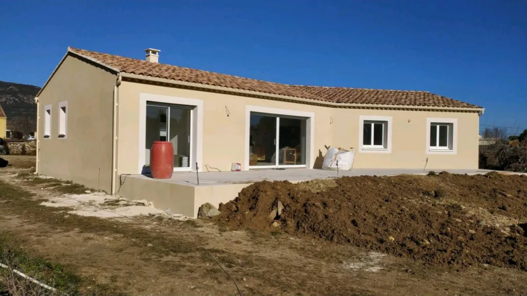 Installation de gouttières aluminium à Vedène