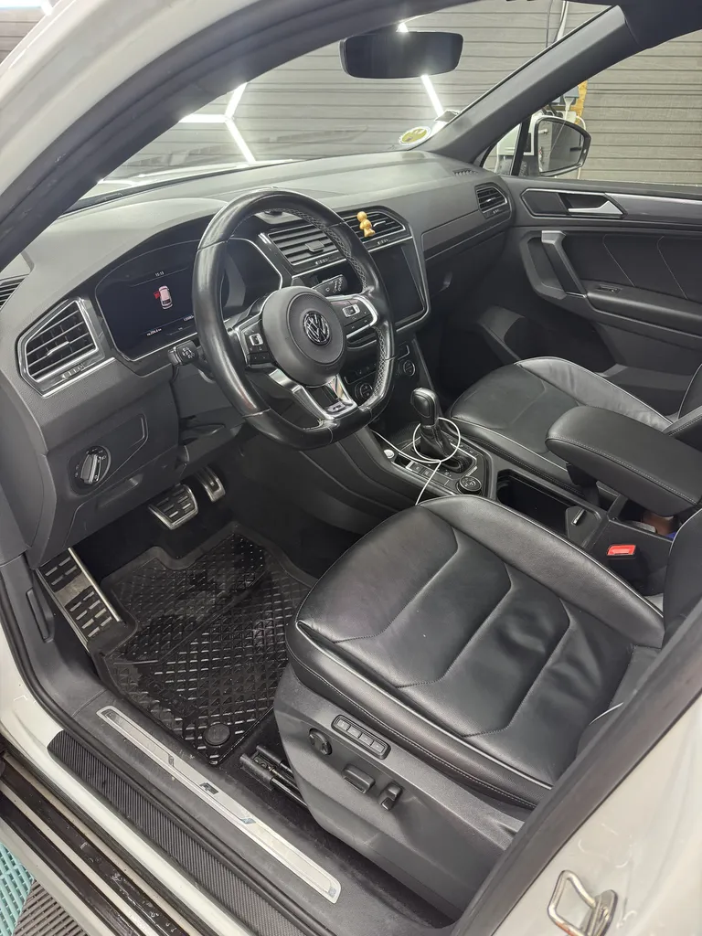 TIGUAN R LINE 2.0 BI-TDI 240 CHV/ BOITE AUTO / TOIT OUVRANT/ DISCOVER PRO/ SIEGE ELECTRIQUE/ ATTELAGE ELECTRIQUE/ COFFRE ELECTRIQUE