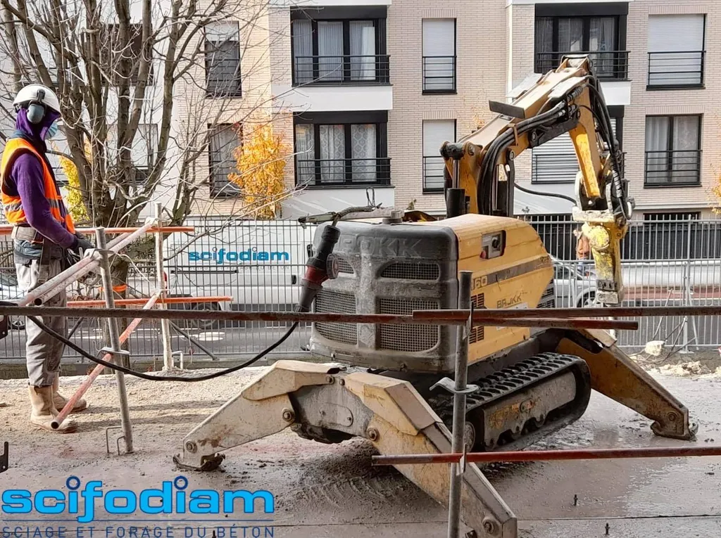 Travaux de réhabilitation de bâtiments ou de locaux avec robots de démolition en région parisienne