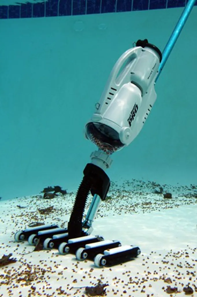 Aspirateur à main pour grand bassin