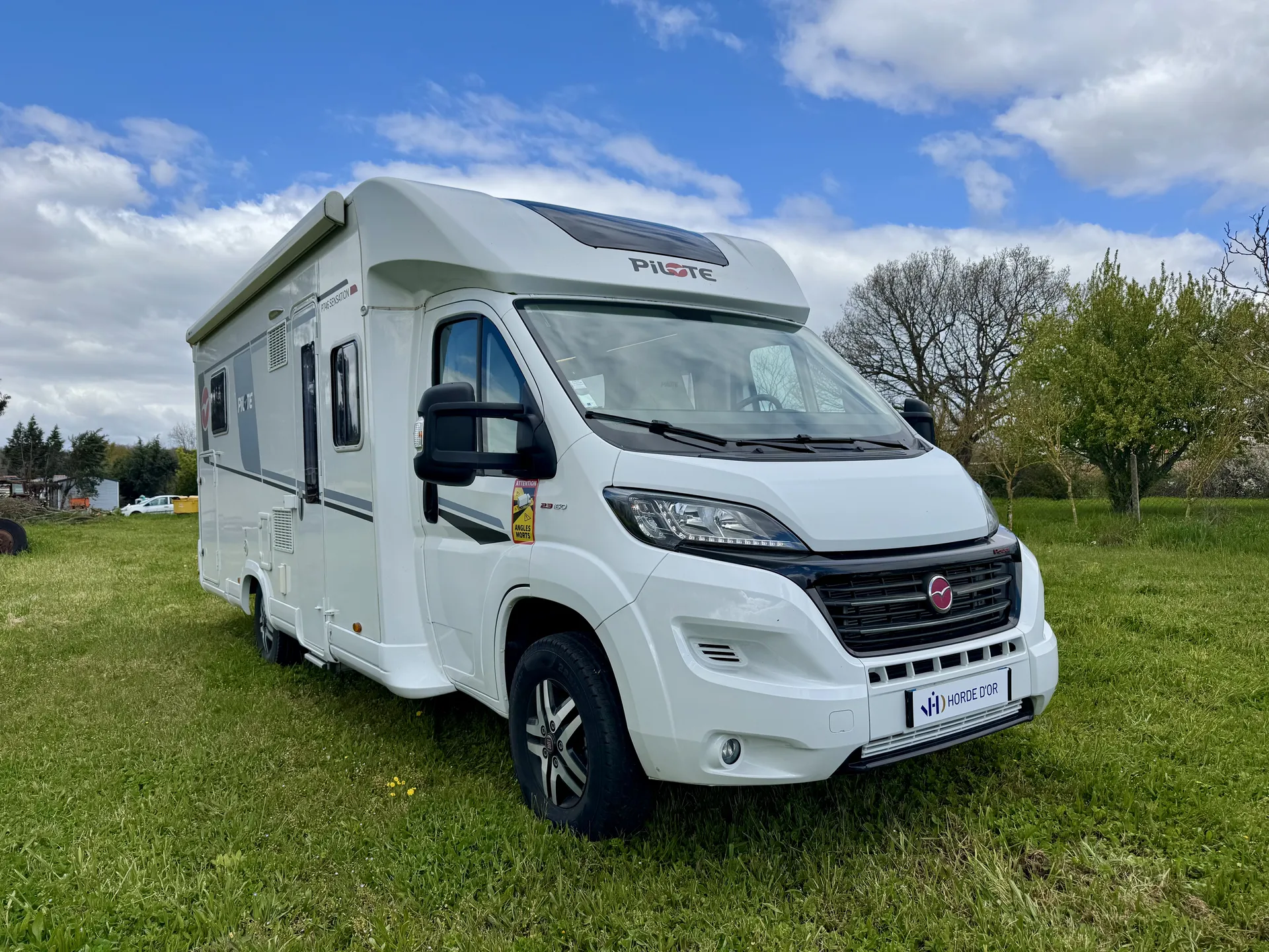 Camping Car Profilé Pilote d’occasion avec lit central proche de Toulouse