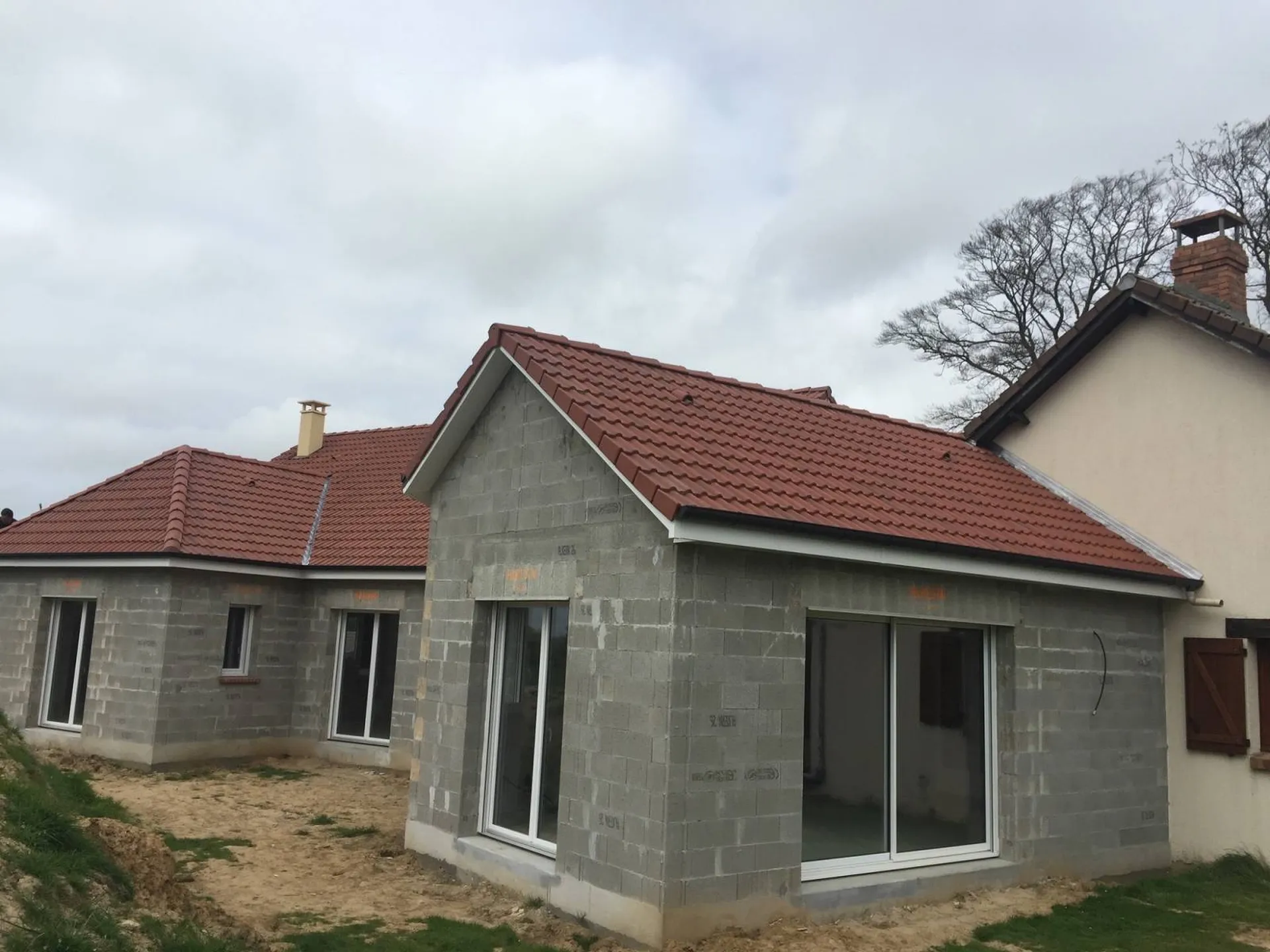 Couverture d'un agrandissement de maison en tuile béton Double Romane de Monier Badiane proche Cany-Barville 76