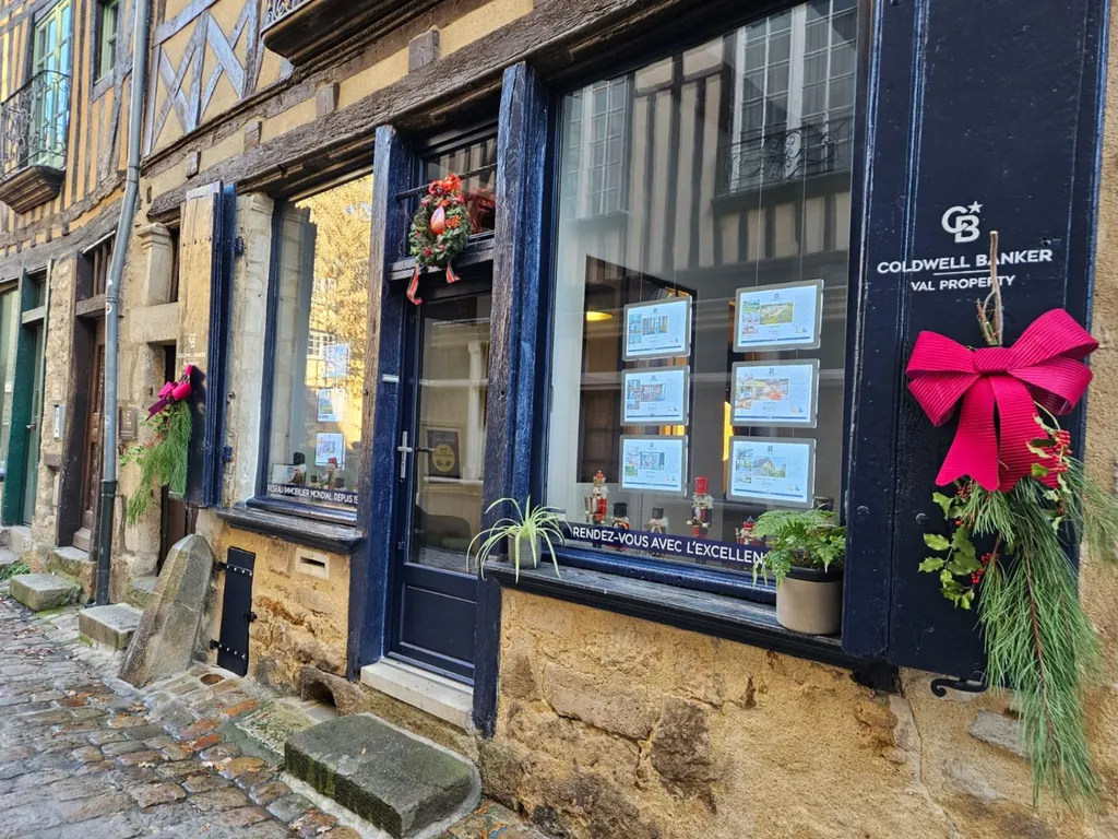 L'équipe de l'agence CodwellBanker ValProperty - Maine prestige mobilisée pour Noël