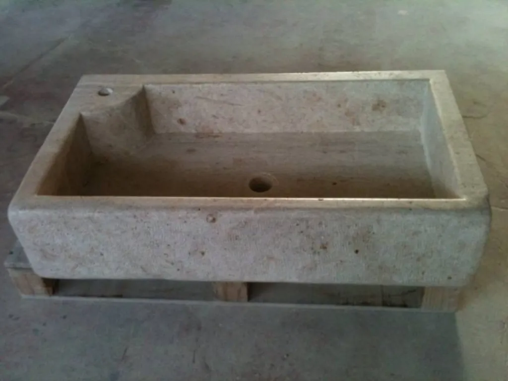 Evier massif haut de gamme en pierre de Dordogne vieilli patiné 