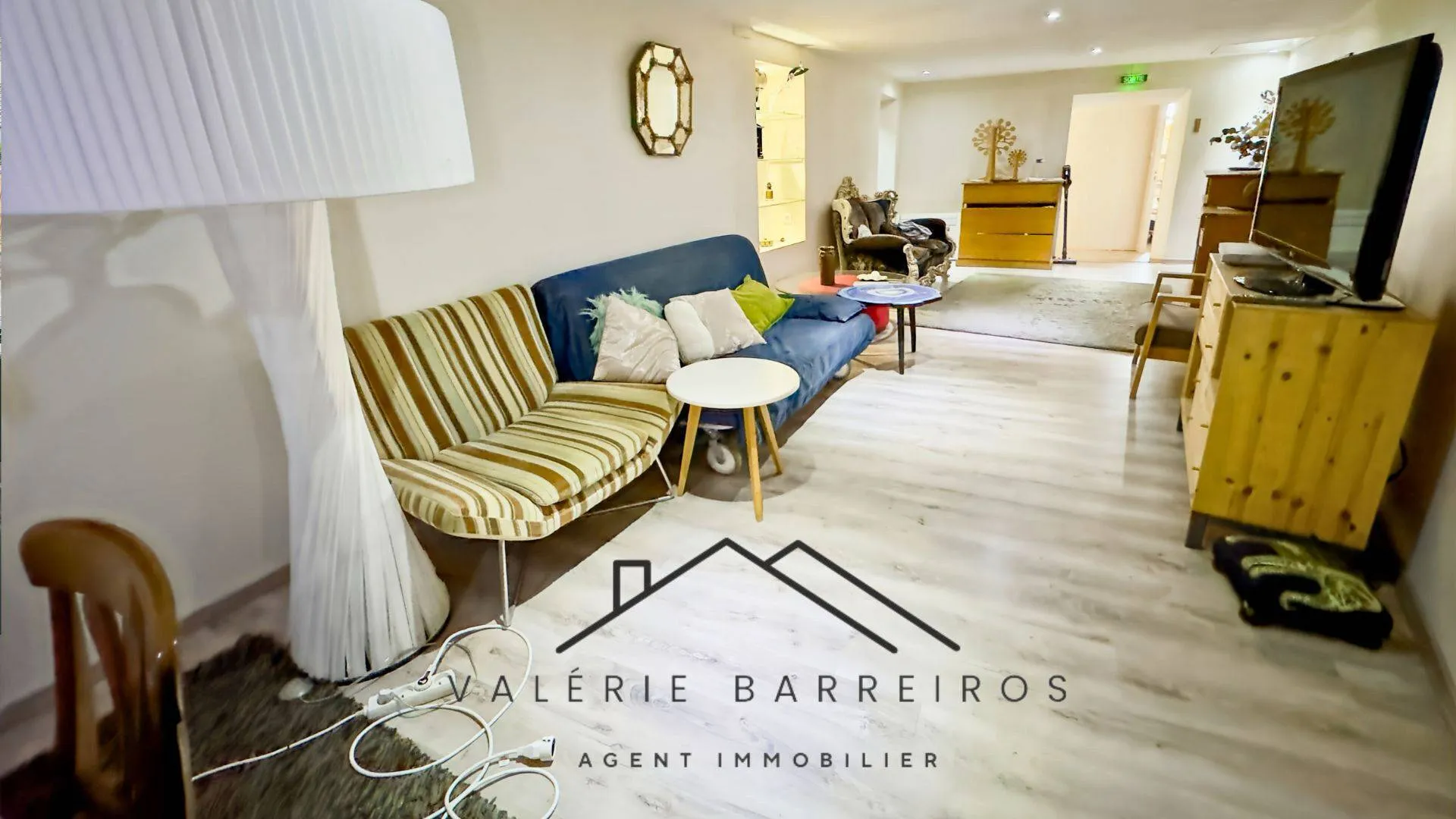 A saisir magnifique appartement de 150 m2 habitables avec cour terrasse de 146 m² sur lima commune de ELBEUF 76500