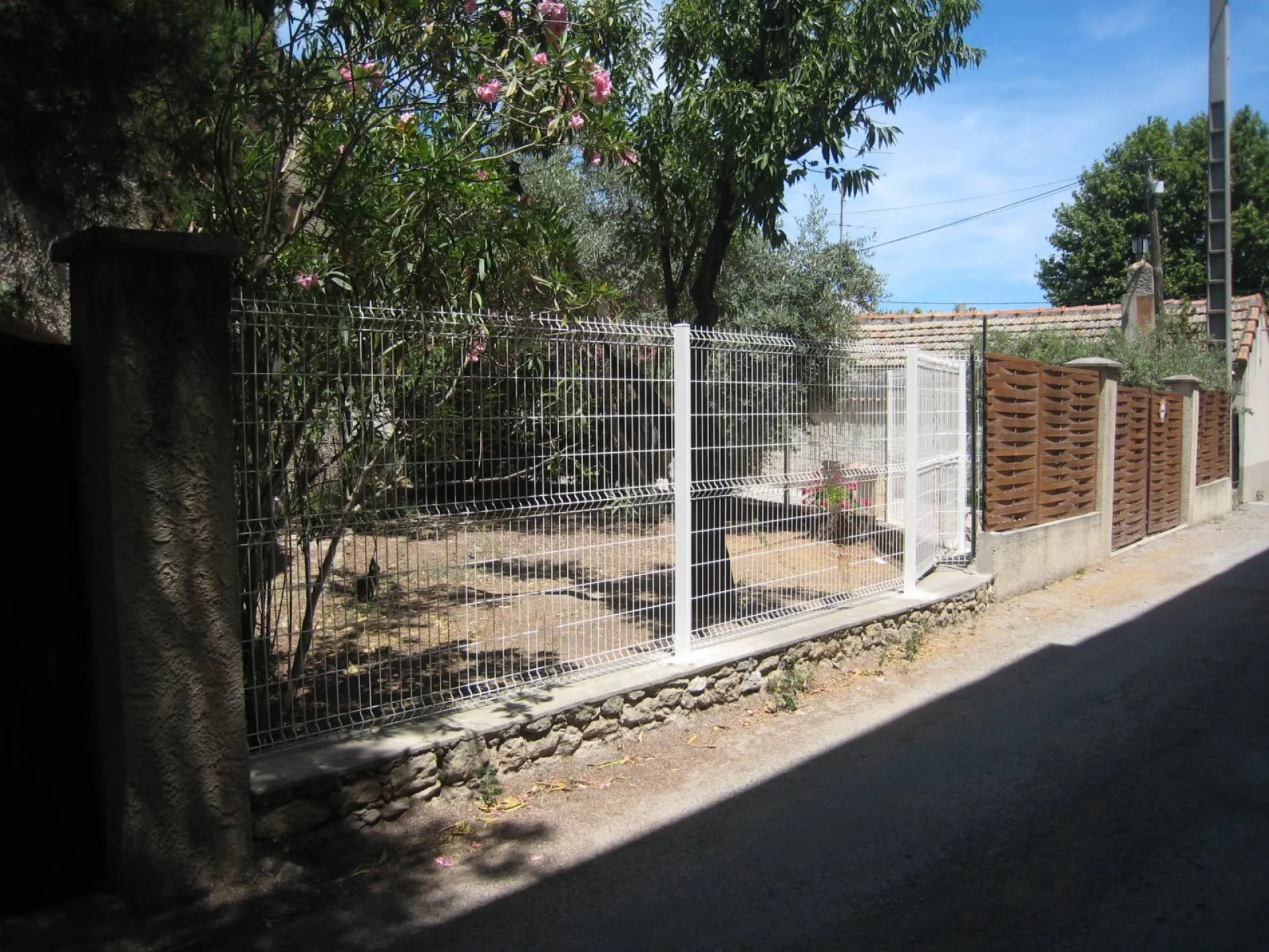 Paysagiste pour clôturer un terrain : les règles à suivre à Salon de Provence