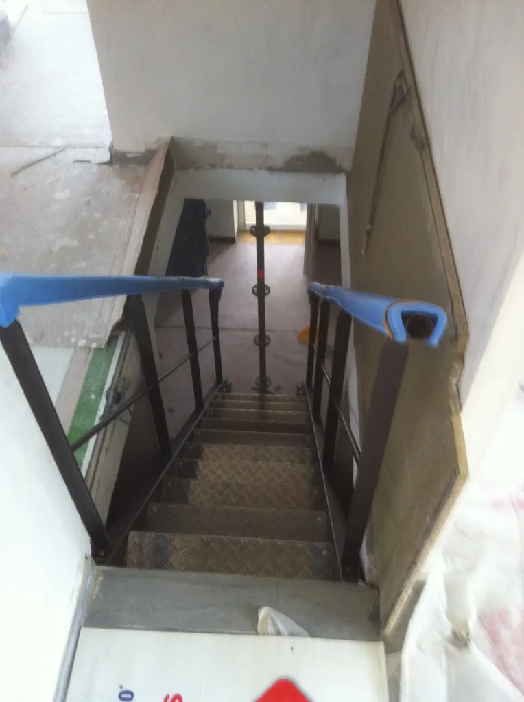 FABRICANT D'ESCALIER SUR MESURE EN FER DANS LE 13 BDR