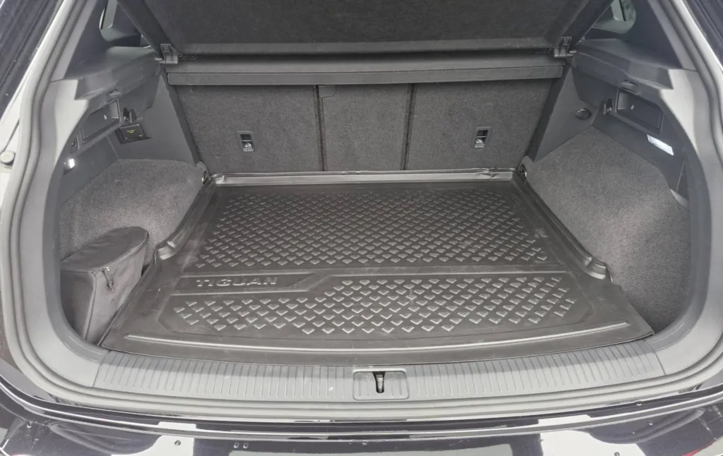 VOLKSWAGEN TIGUAN II 2.0 TDI 150 R-LINE EXCLUSIVE DSG7 OCCASION / ENTRETIEN 100% VW / ATTELAGE ESCAMOTABLE / TOIT OUVRANT / CUIR / CAMERA 360°/ FULL CUIR PRES DE TOULOUSE