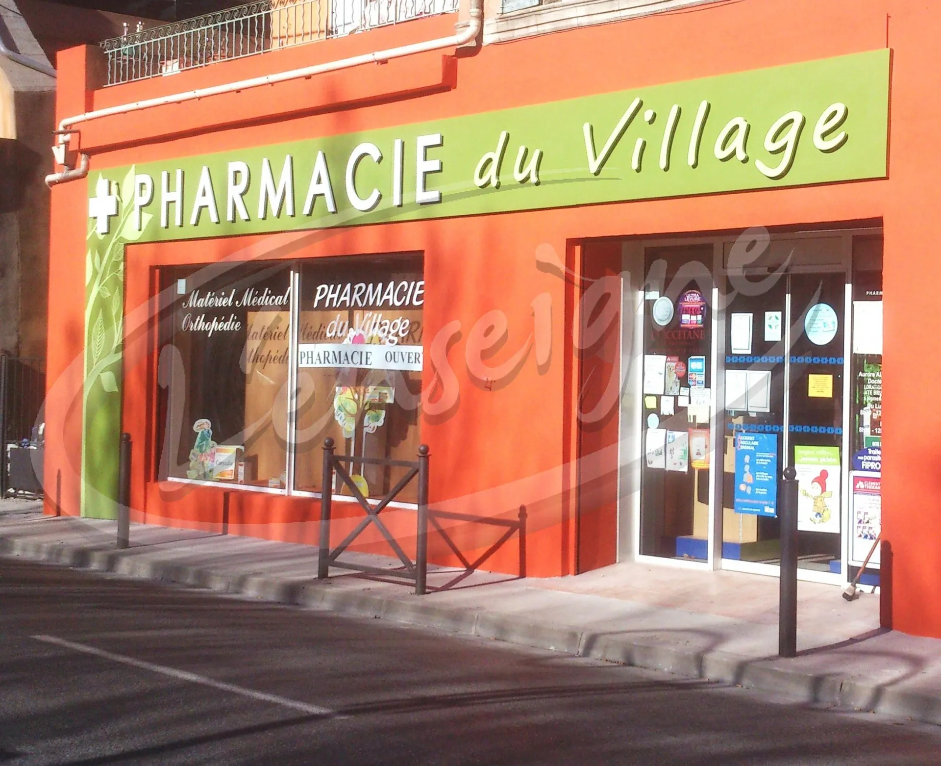 enseigne en lettres lumineuses pour pharmacie aix en provence