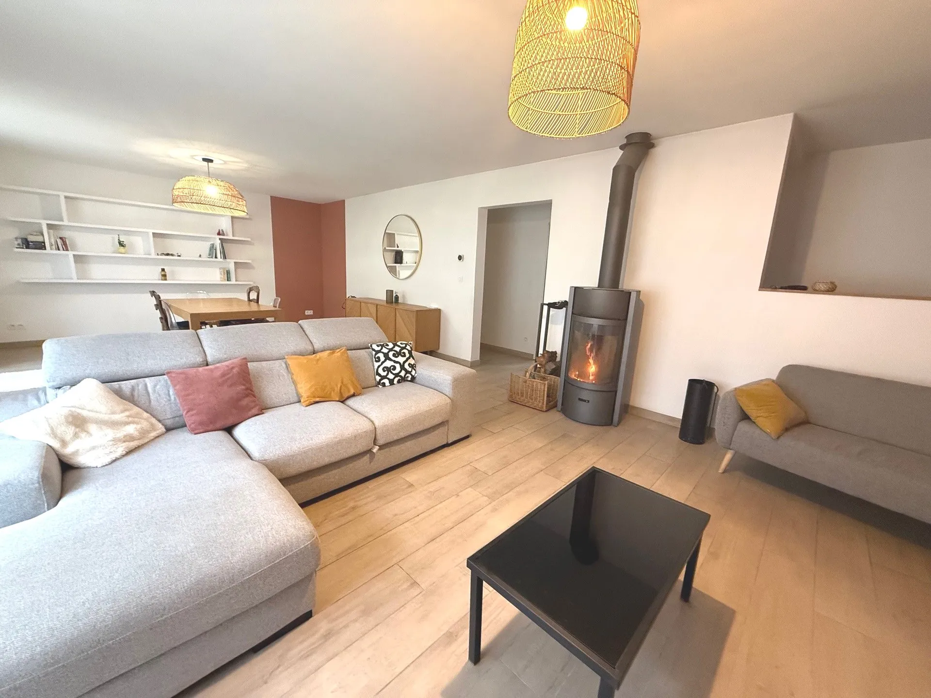 Grand séjour lumineux de 44m²