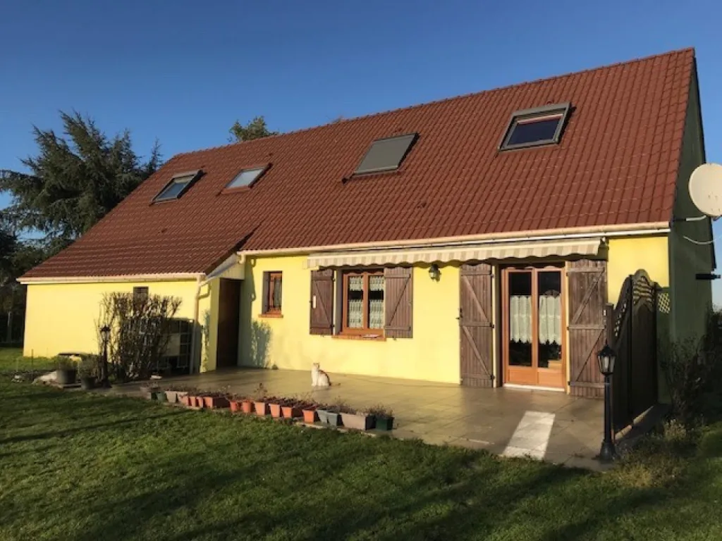 Ravalement de façade enduit projeté crépi par entreprise RGE sur maison individuelle secteur Breauté proche Fécamp 76 