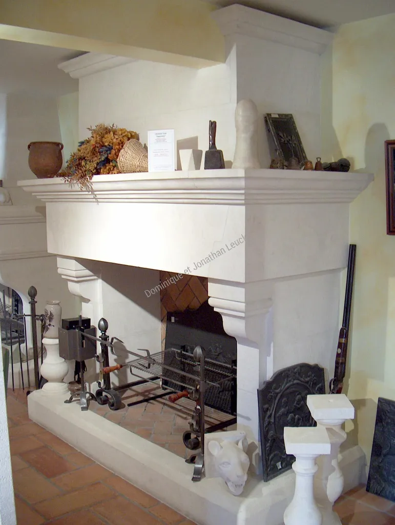 Cheminée Impérator en pierre d'Estaillades