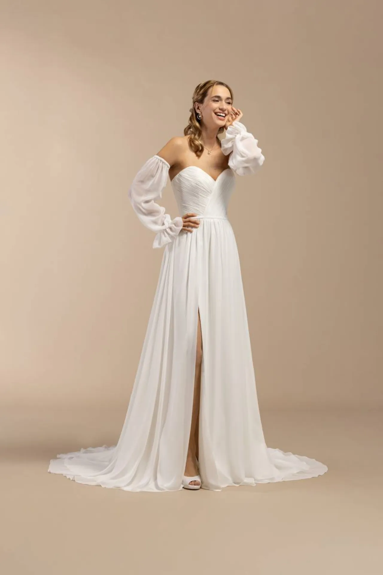 Robe de mariée fluide avec fente à Marseille
