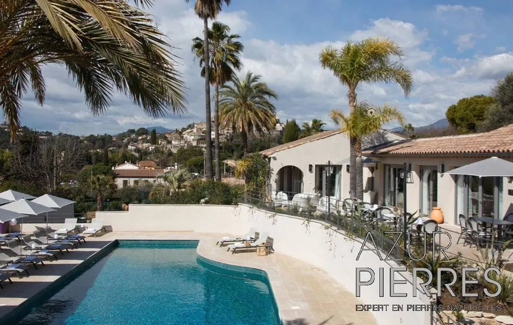 terrasse de piscine pour hotel