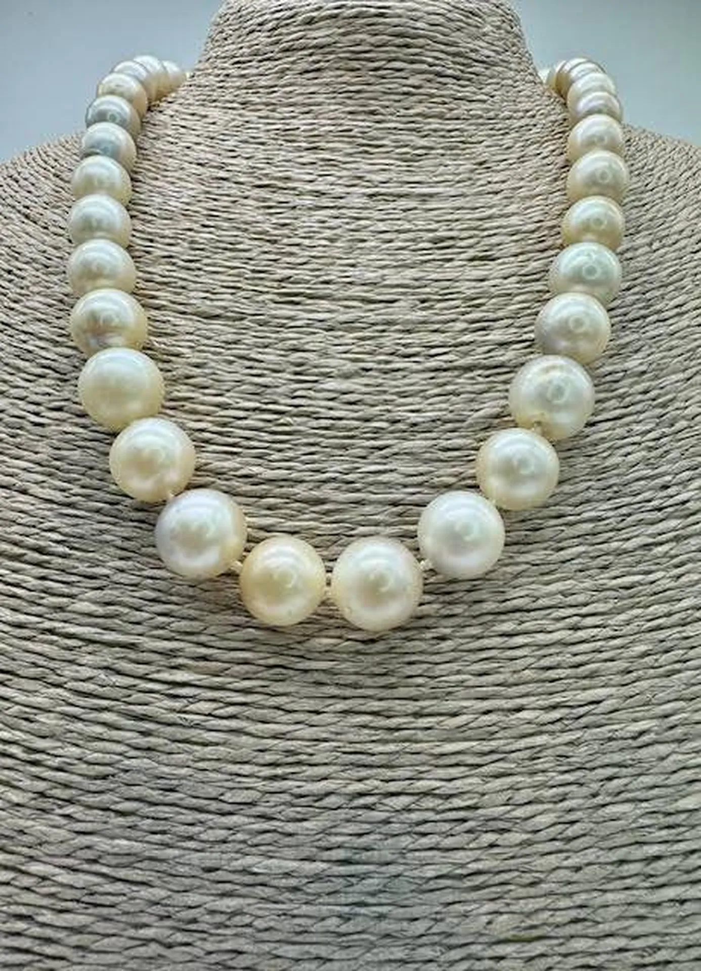 Prestige Unique: Le Collier de Perles Blanches de Tahiti Exclusivement chez Or Ligne près de Bordeaux