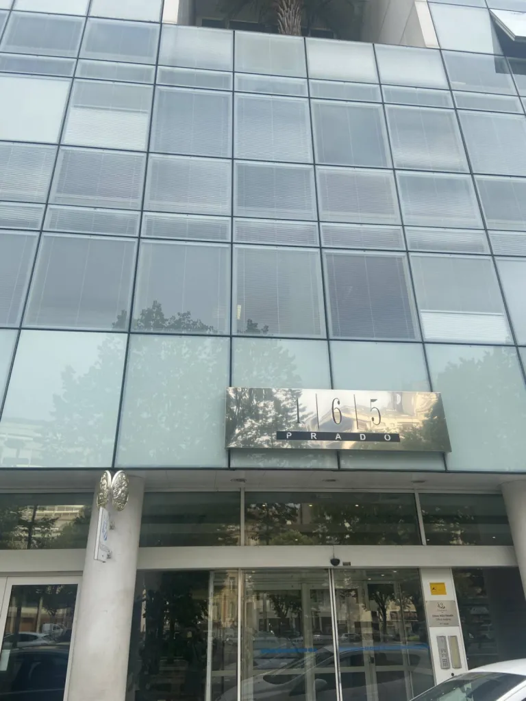 Entrée de l'immeuble 165avenue du Prado a 100metres  du métro Périer