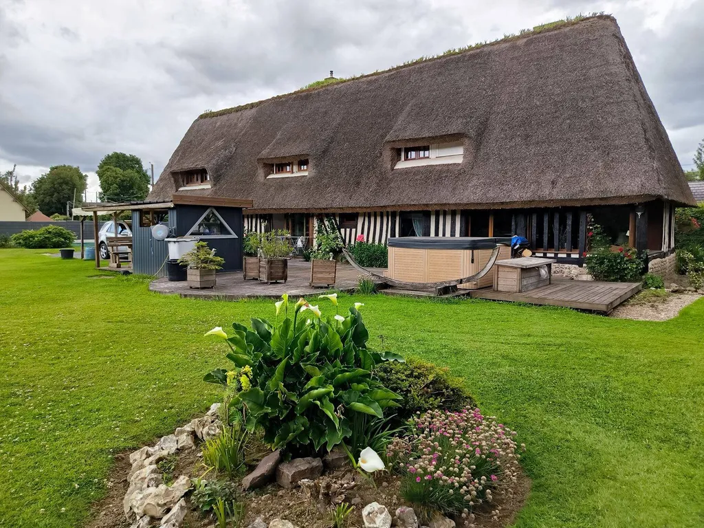 À VENDRE – Charmante chaumière proche Honfleur (14600) sur un beau terrain avec dépendance