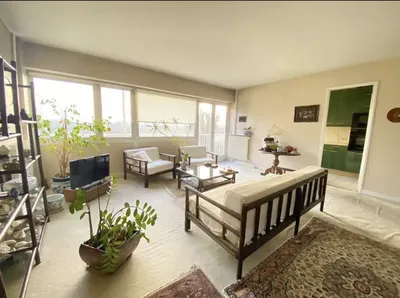 Pièce de vie spacieuse 