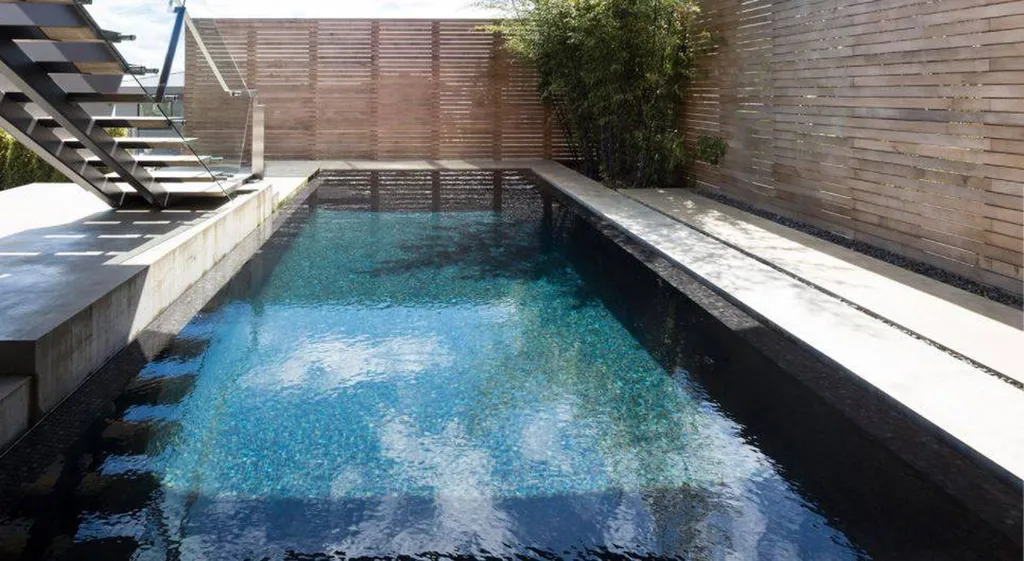 UNE PISCINE GRIS ANTHRACITE - MOSAÏQUE PHYLLITE