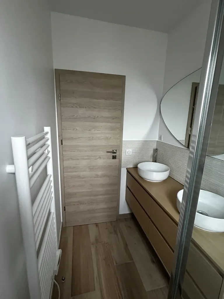 Rénovation complète de salle de bain après sinistre dans le Beaujolais avec équipements modernes