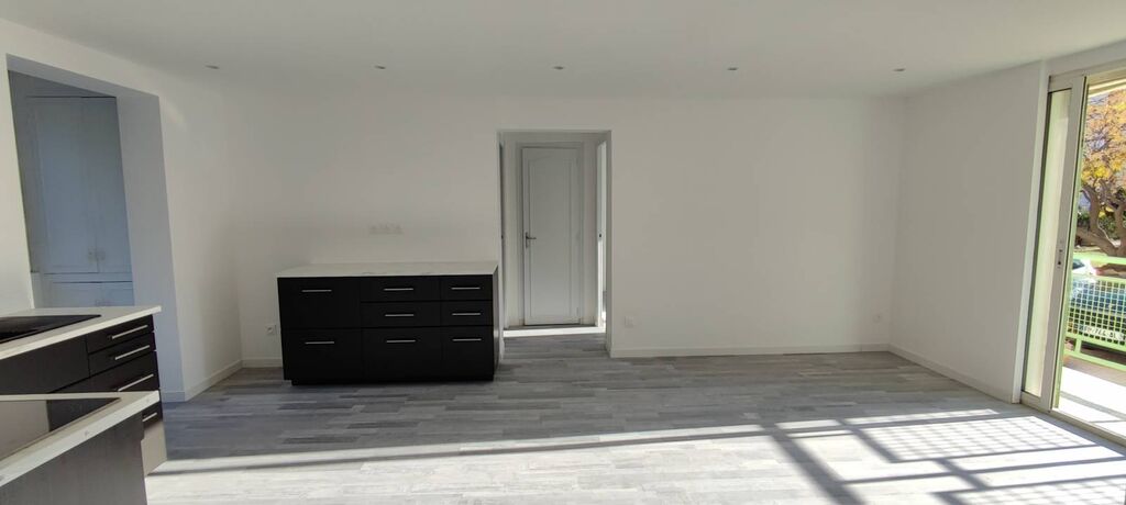 Appartement T3 Cassis  dans résidence sécurisée avec parking et balcon vue Cap Canaille