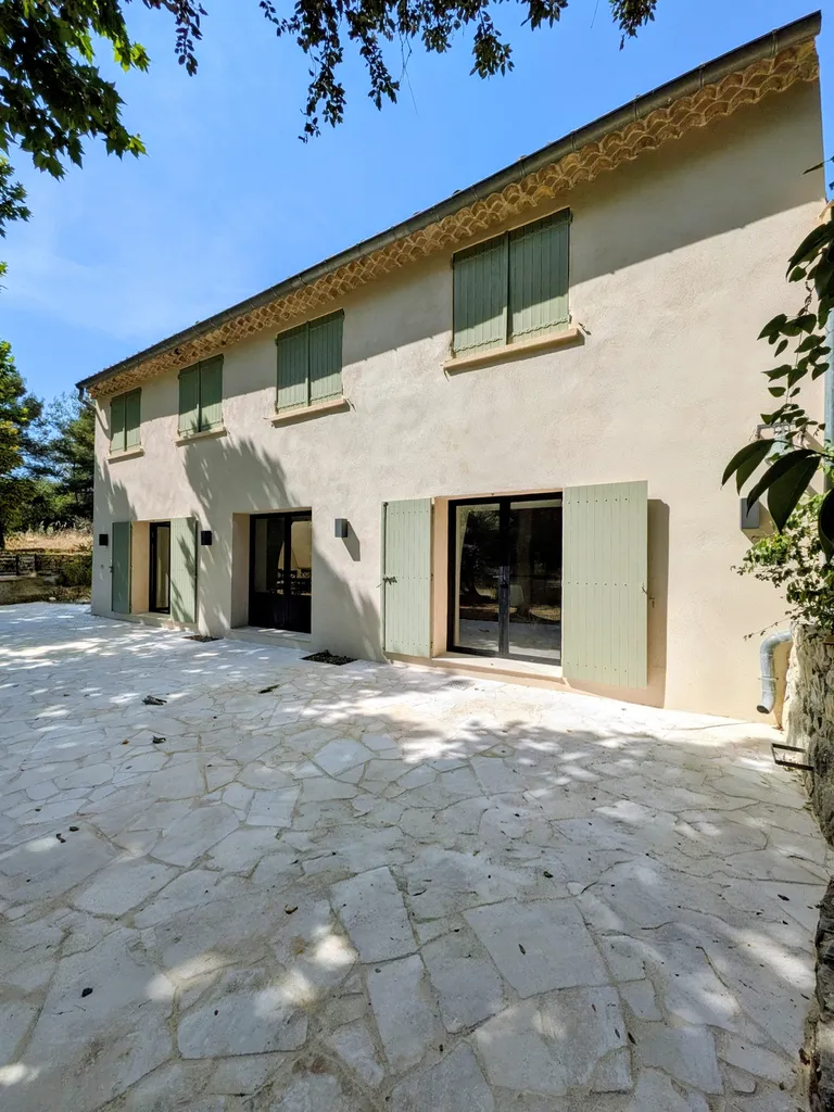 Menuiserie acier sur mesure haut de gamme dans un mas provençal à Vauvenargues