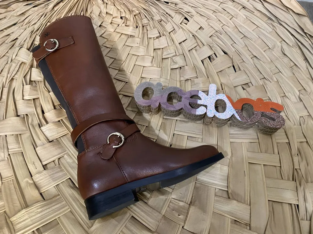 Les bottes filles en cuir zippées esprit cavalières pour les mollets fins proche de Bordeaux