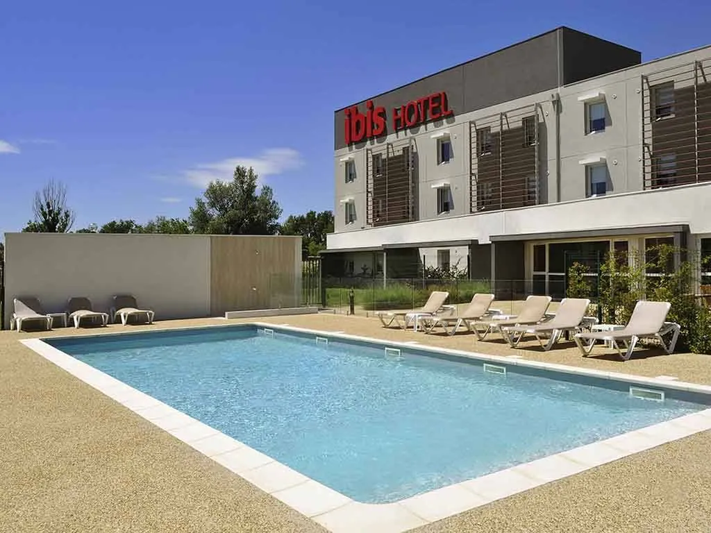 Découvrez notre nouveau chantier passionnant : La réalisation d'un bar pour l'Hôtel Ibis à Istres !