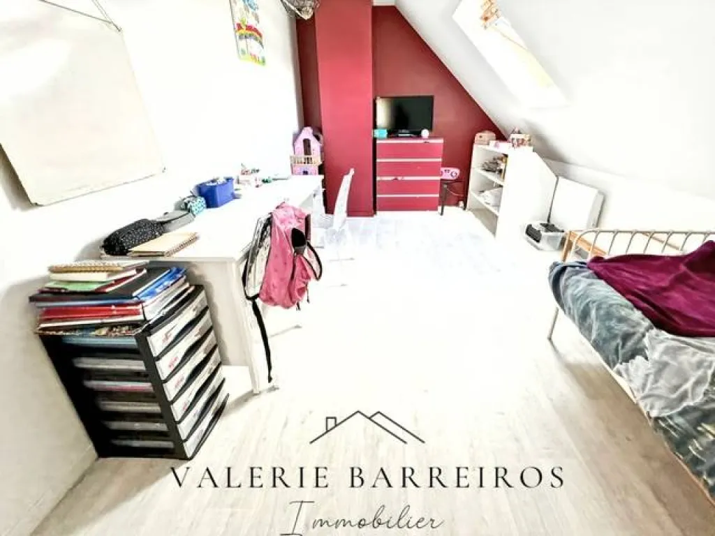 A saisir pavillon contemporain de 125 m² édifiée sur 1211 m² de terrain sur la commune de LA SAUSSAYE 27370