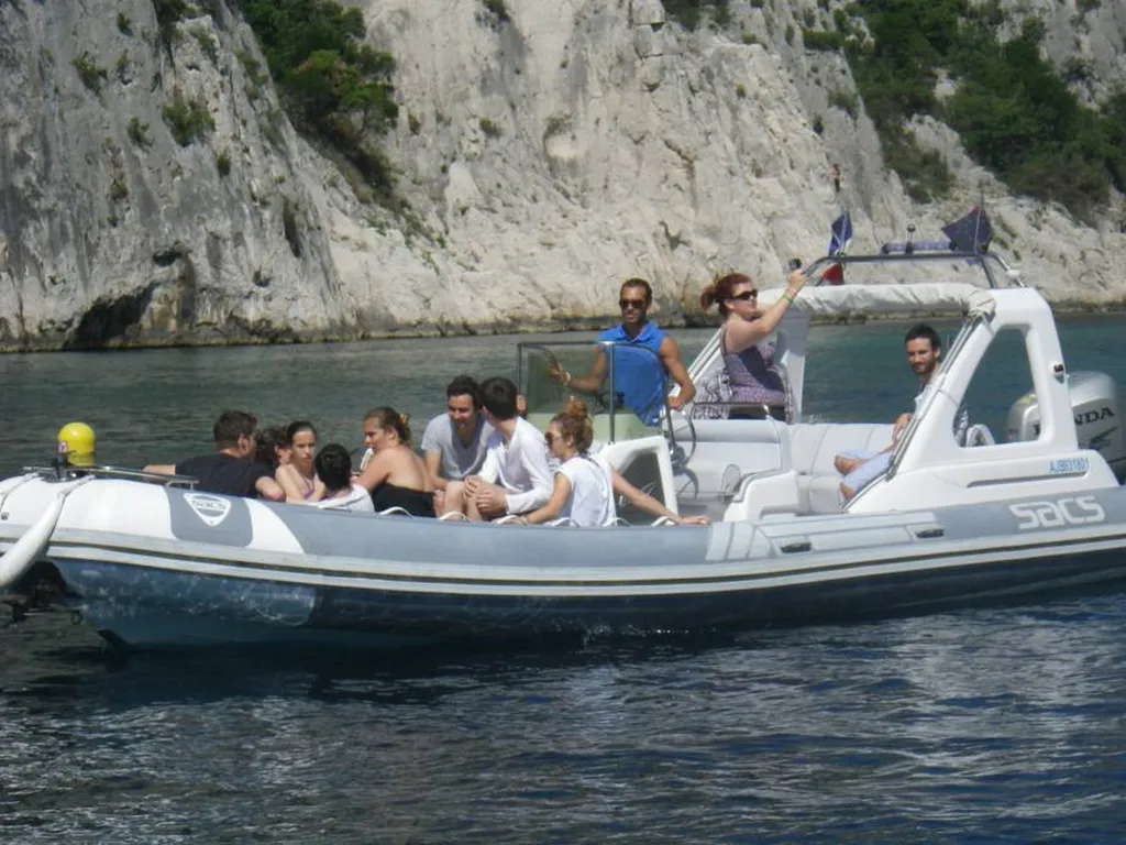 Promenade en bateau de 8 ou 10 mètres avec skipper, MATIN,tarif par personne.