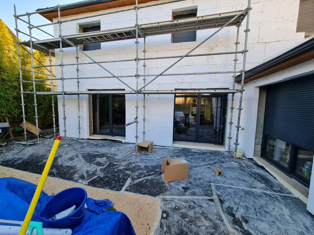 Isolation des murs par l'extérieur en polystyrène blanc à Sartrouville 78